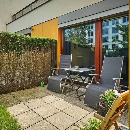 Romantic With Garden And Free Parking Near The Centre Of *