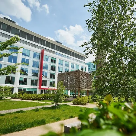 Romantic With Garden And Free Parking Near The Centre Of *