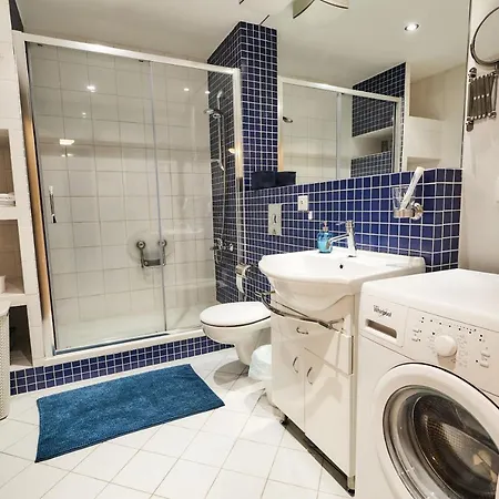 شقة Romantic With Garden And Free Parking Near The Centre Of