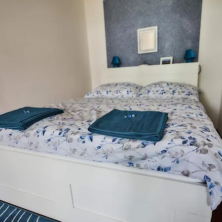 Appartement Romantic With Garden And Free Parking Near The Centre Of Praag