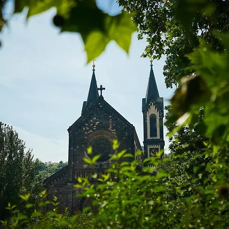 Romantic With Garden And Free Parking Near The Centre Of *